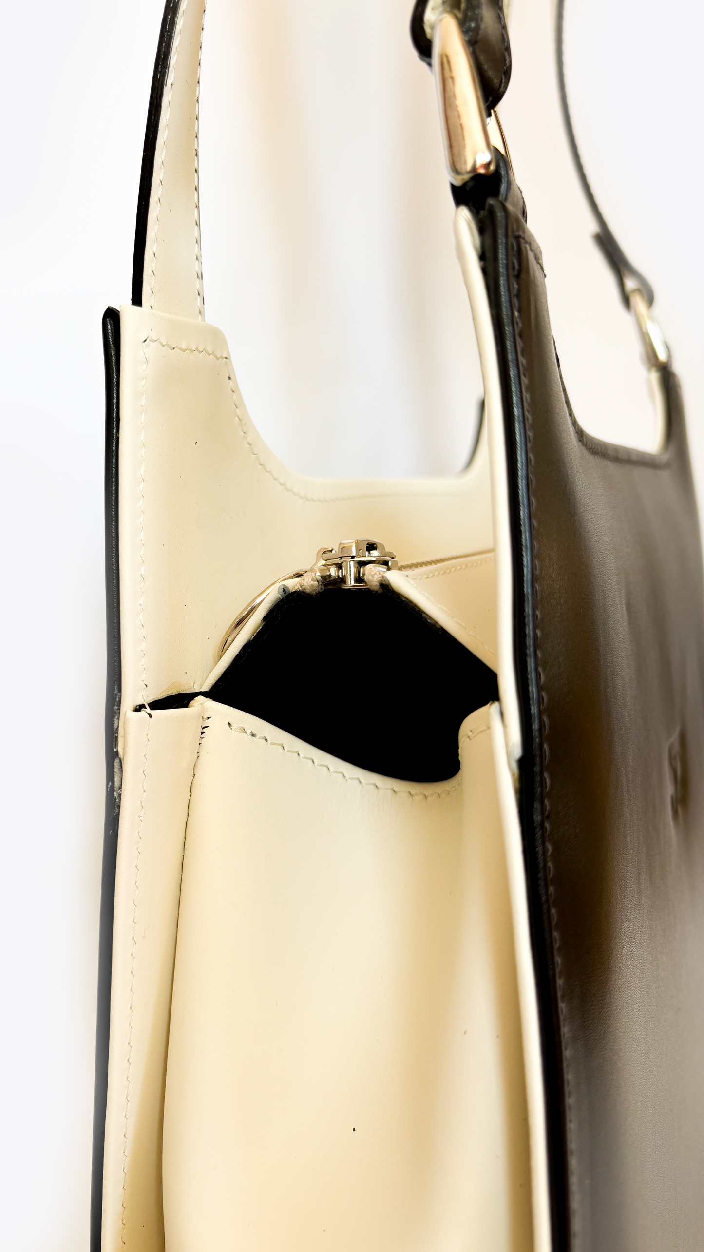 402 / Negro/Crema