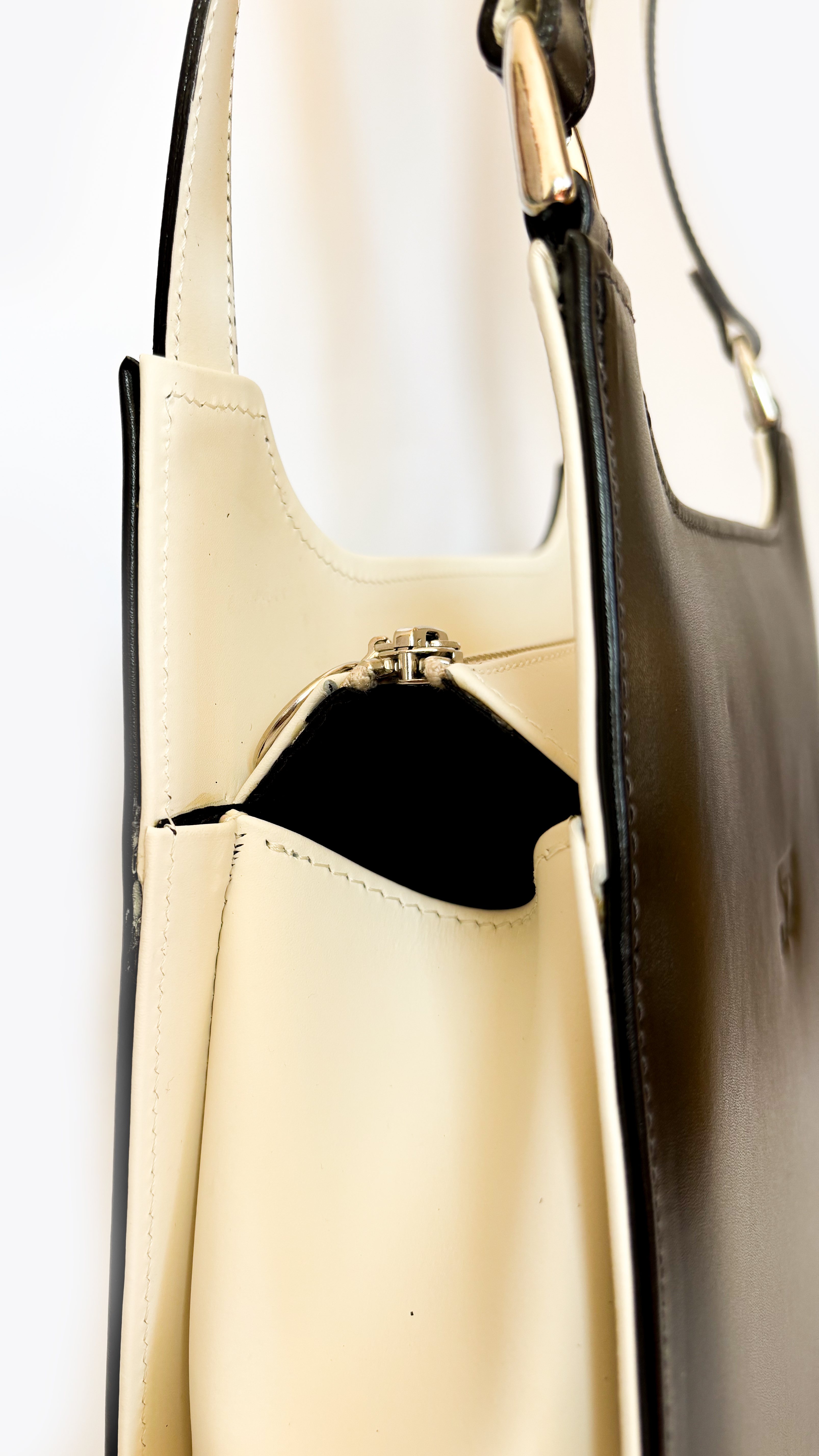 402 / Negro/Crema